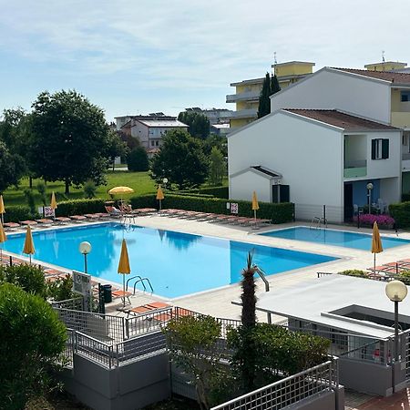 Villaggio Luna Swimmingpool- Agenzia Cocal Каорле Екстер'єр фото