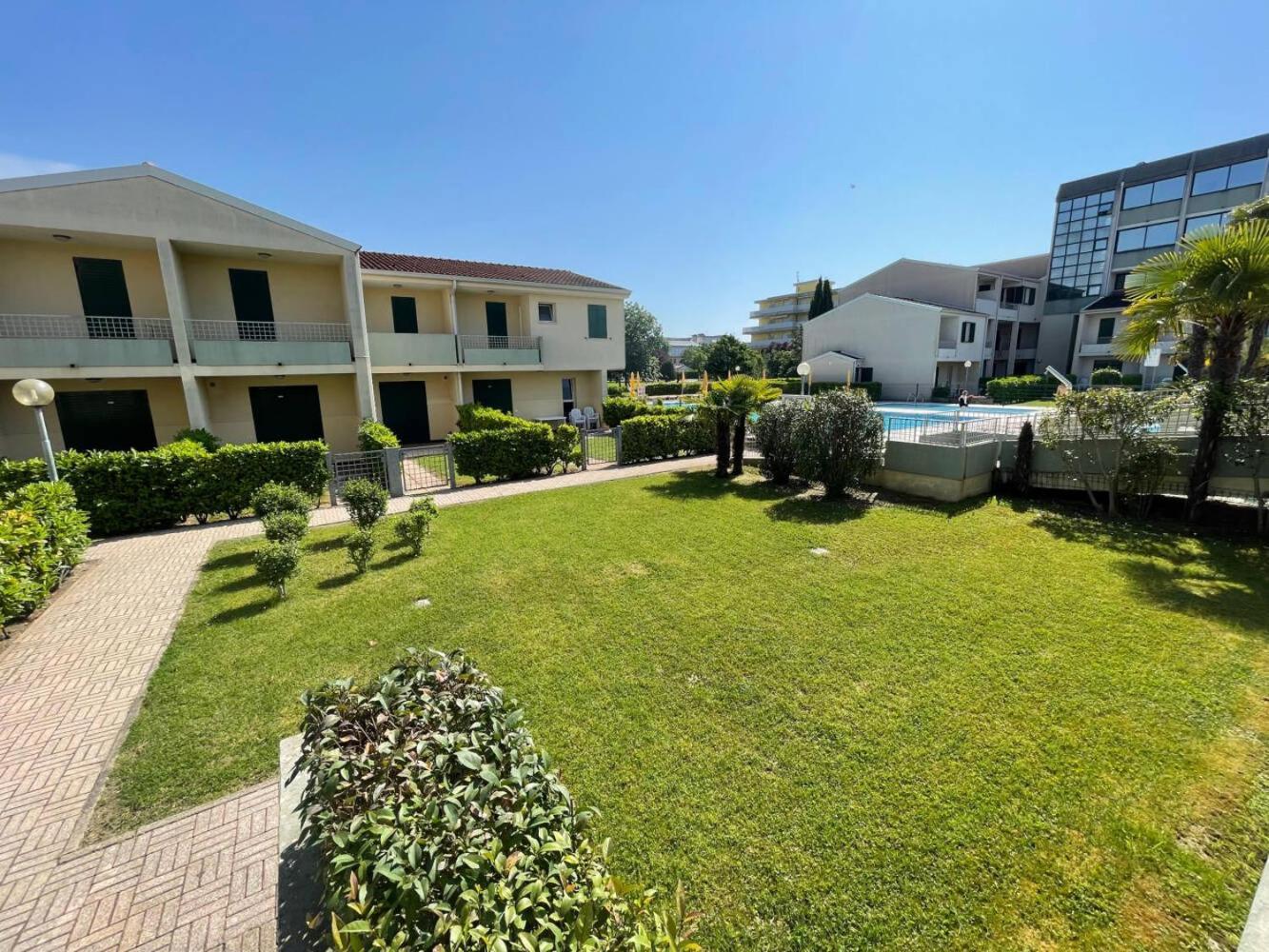 Villaggio Luna Swimmingpool- Agenzia Cocal Каорле Екстер'єр фото