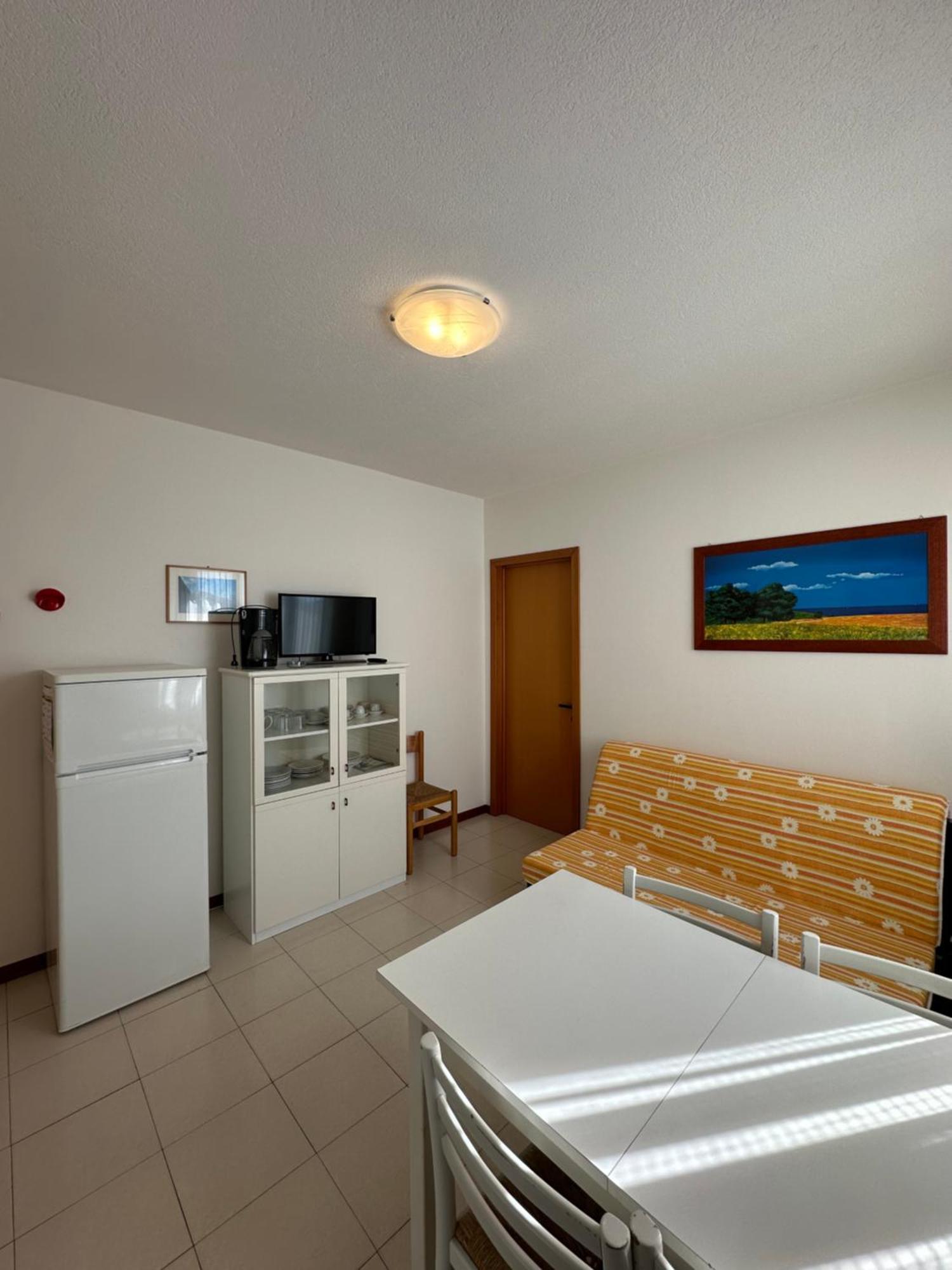 Villaggio Luna Swimmingpool- Agenzia Cocal Каорле Екстер'єр фото
