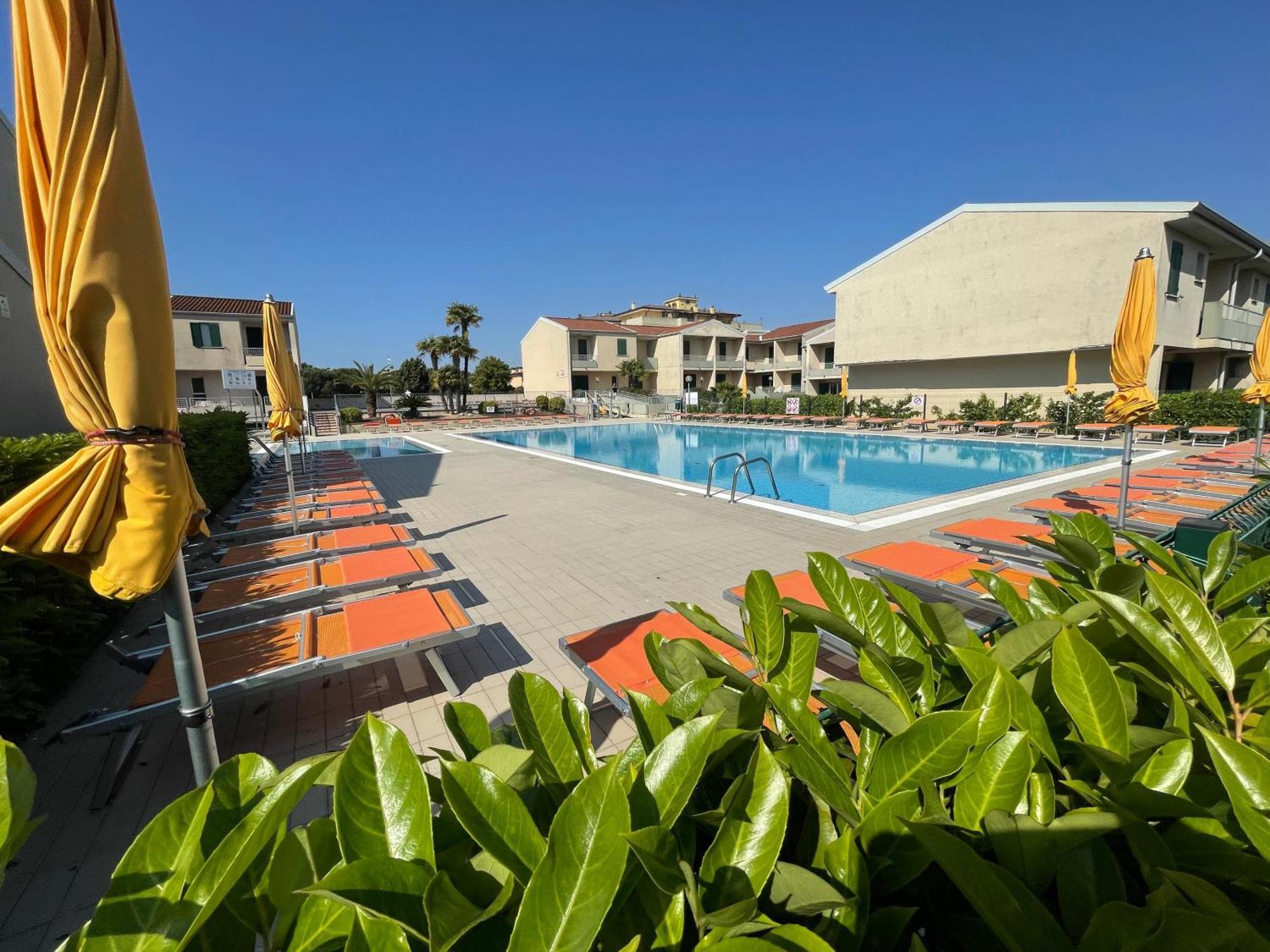 Villaggio Luna Swimmingpool- Agenzia Cocal Каорле Екстер'єр фото