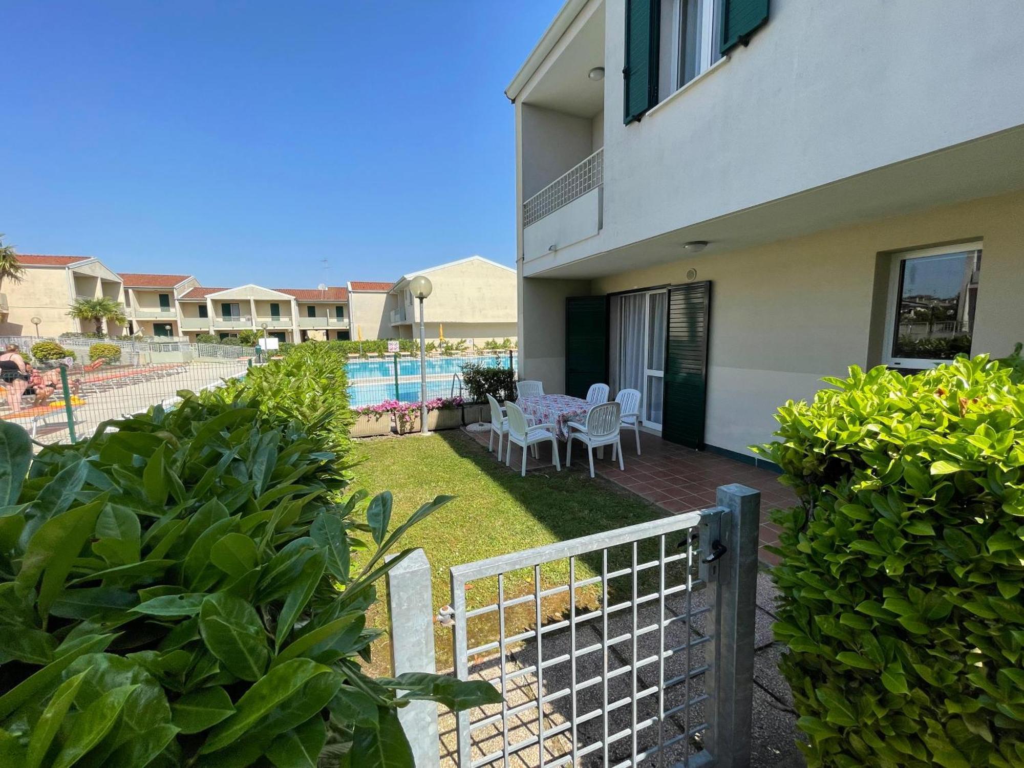 Villaggio Luna Swimmingpool- Agenzia Cocal Каорле Екстер'єр фото