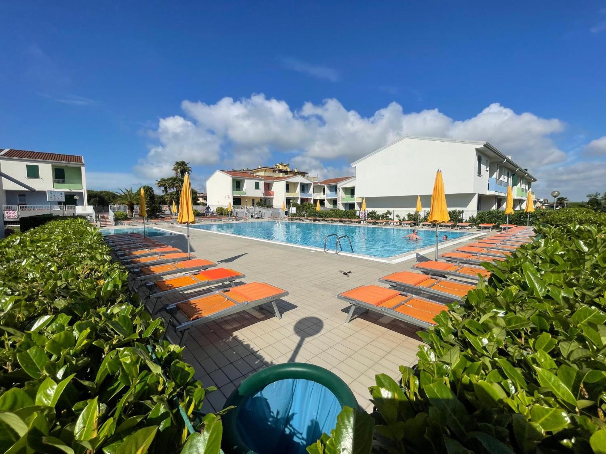 Villaggio Luna Swimmingpool- Agenzia Cocal Каорле Екстер'єр фото