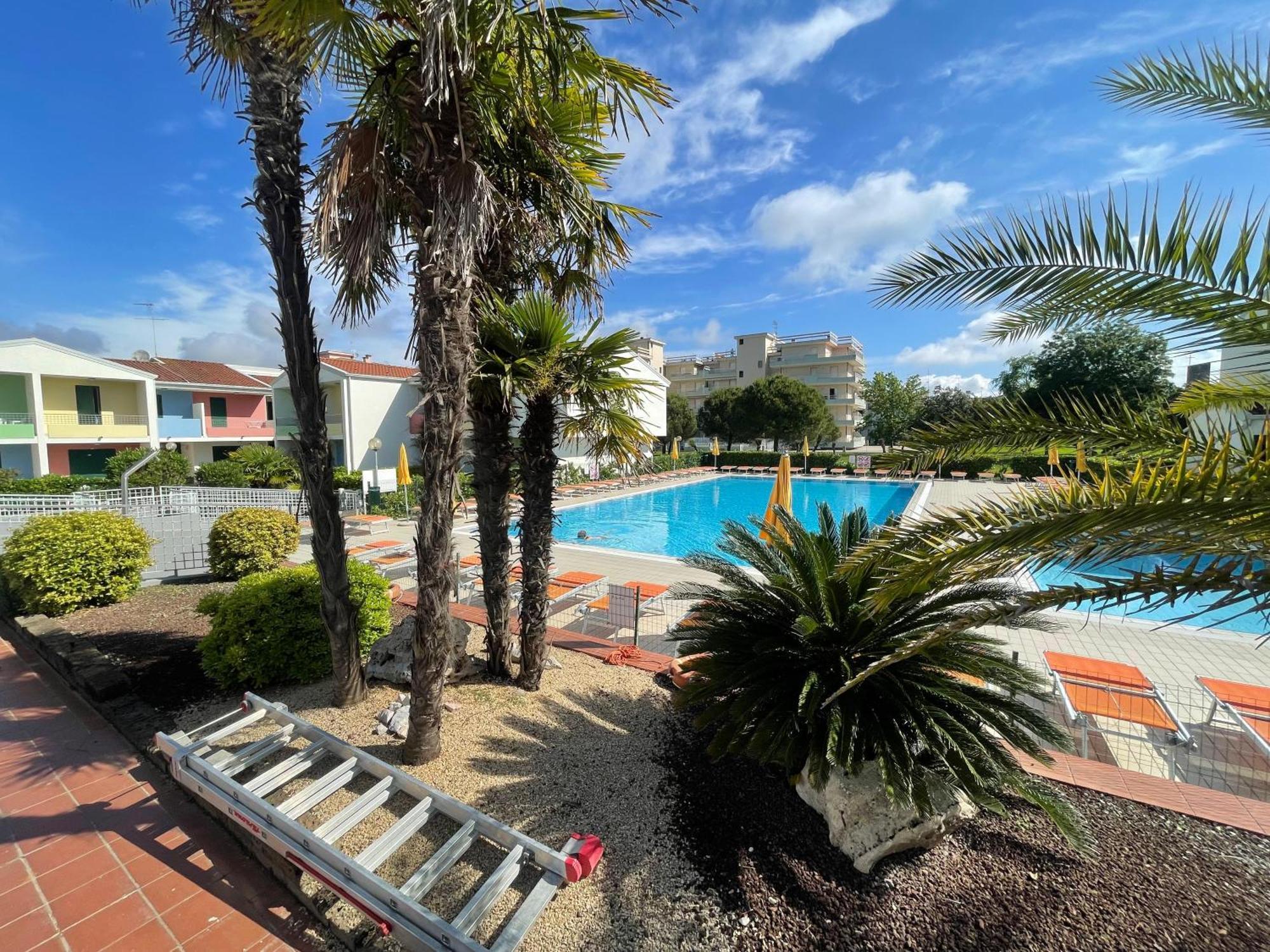 Villaggio Luna Swimmingpool- Agenzia Cocal Каорле Екстер'єр фото
