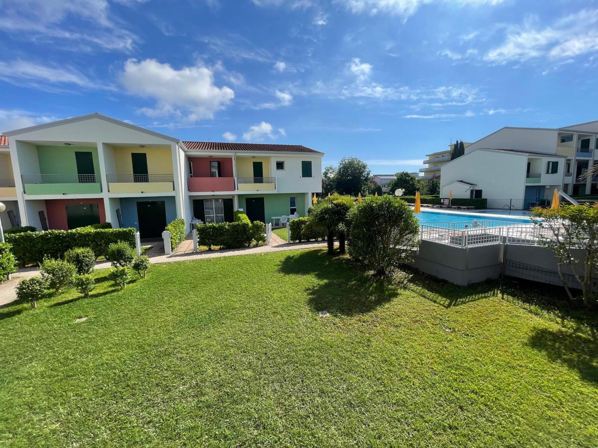 Villaggio Luna Swimmingpool- Agenzia Cocal Каорле Екстер'єр фото