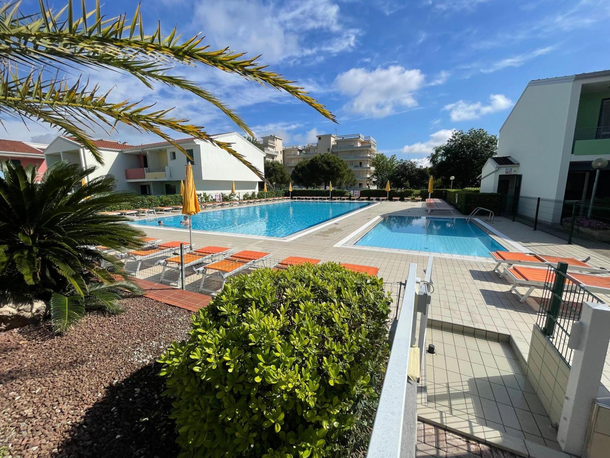 Villaggio Luna Swimmingpool- Agenzia Cocal Каорле Екстер'єр фото