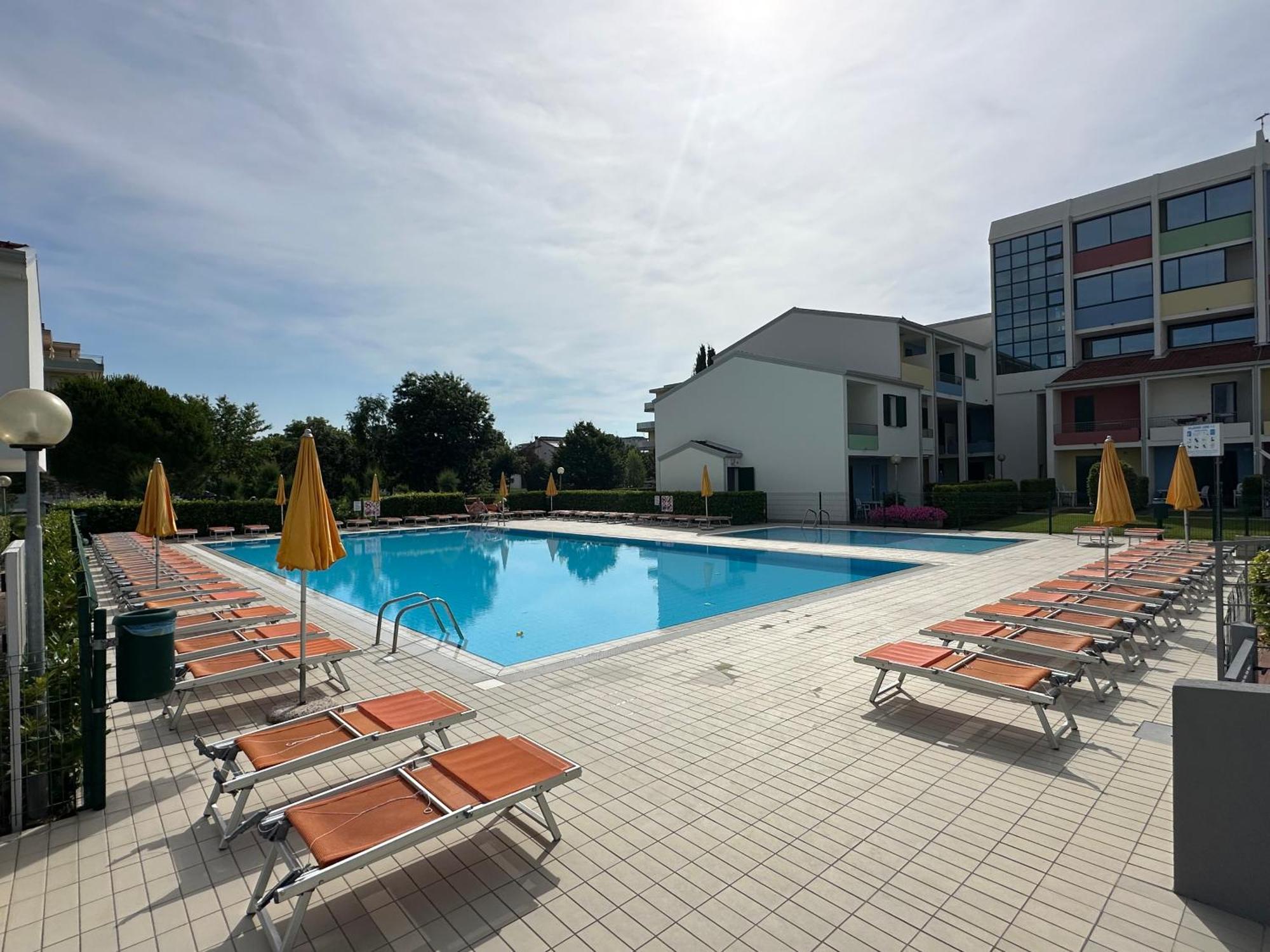 Villaggio Luna Swimmingpool- Agenzia Cocal Каорле Екстер'єр фото